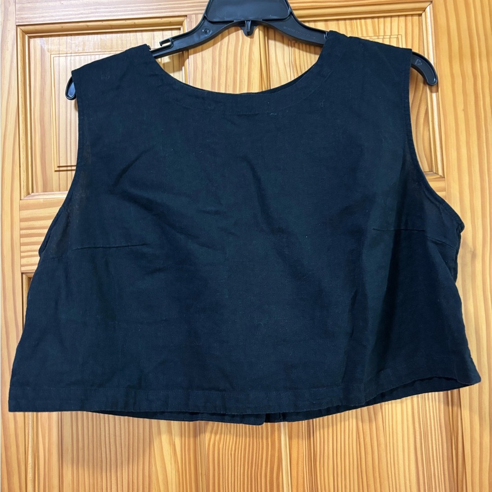 Black Sleeveless Crop Top